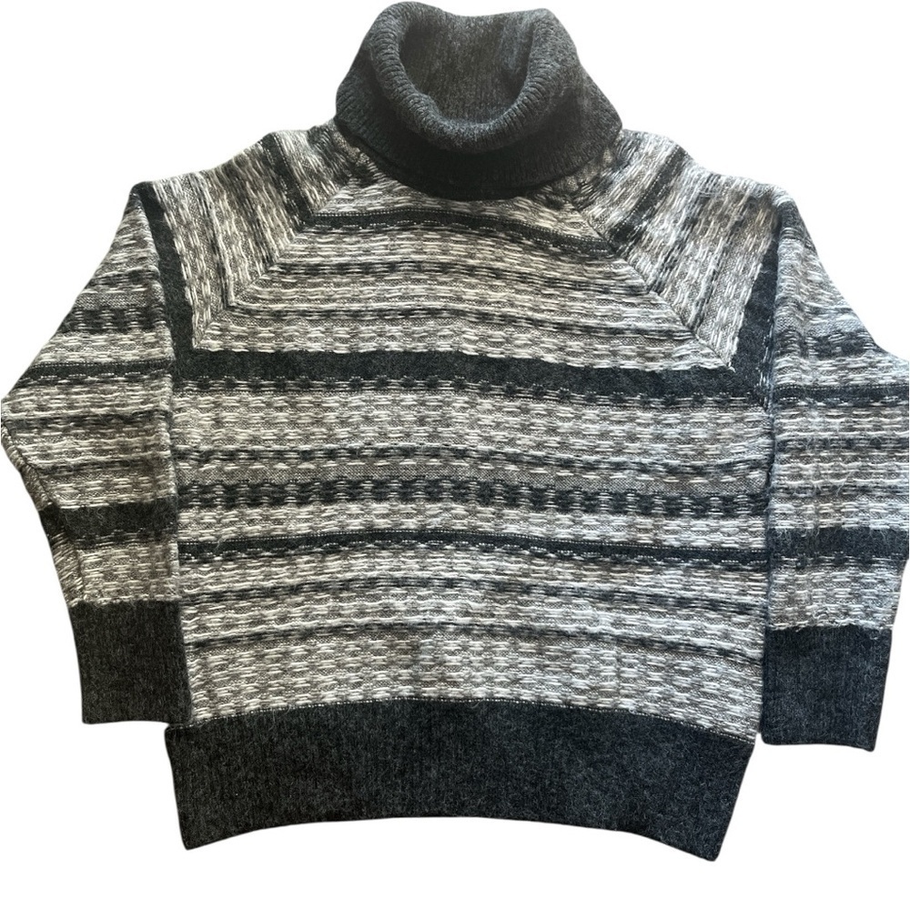 Elegant NEW Charcoal White Striped Knit Turtleneck Sweater, Women’s Sz M